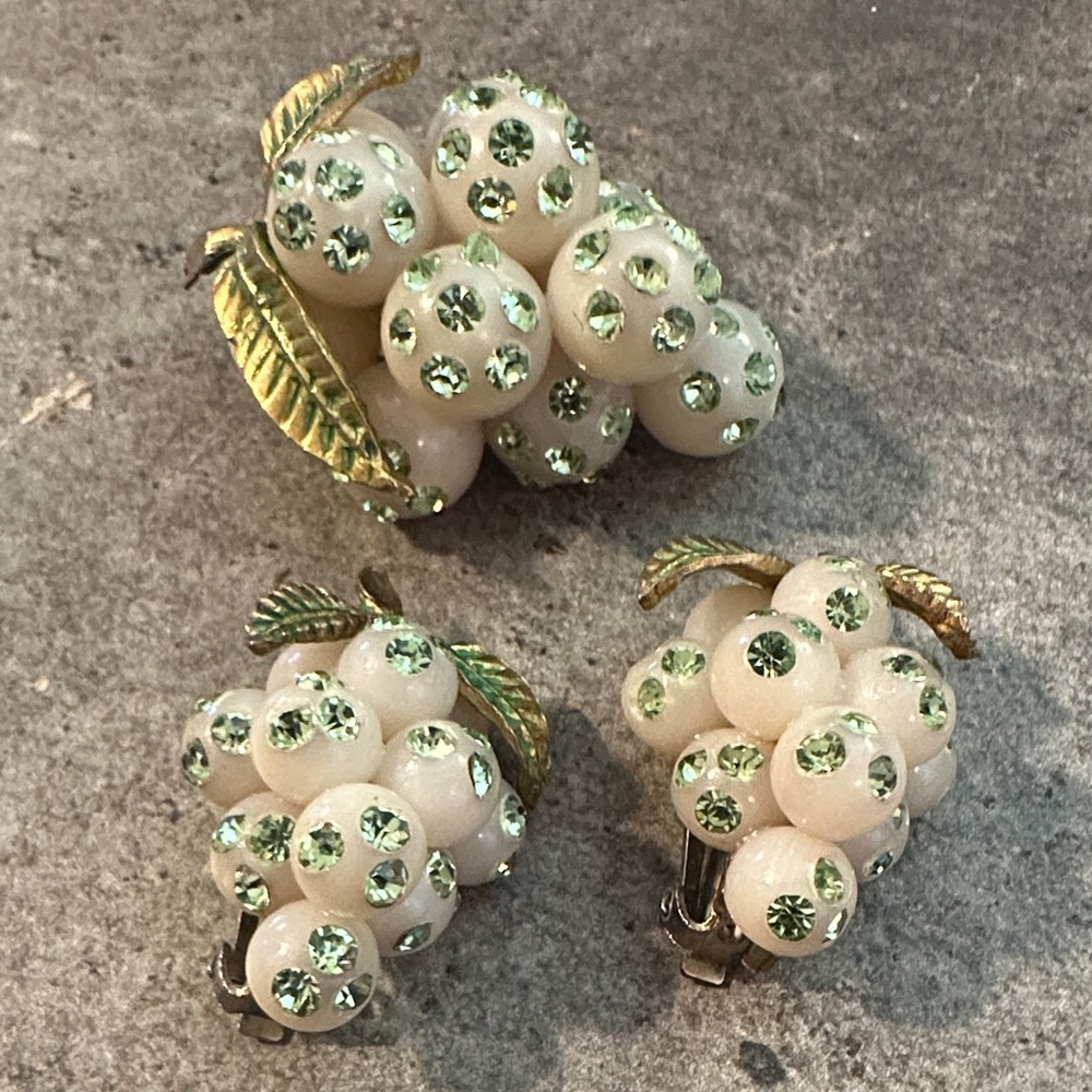 Elegant Cream and Green Crystal Grape Cluster Earrings with Matching Brooch